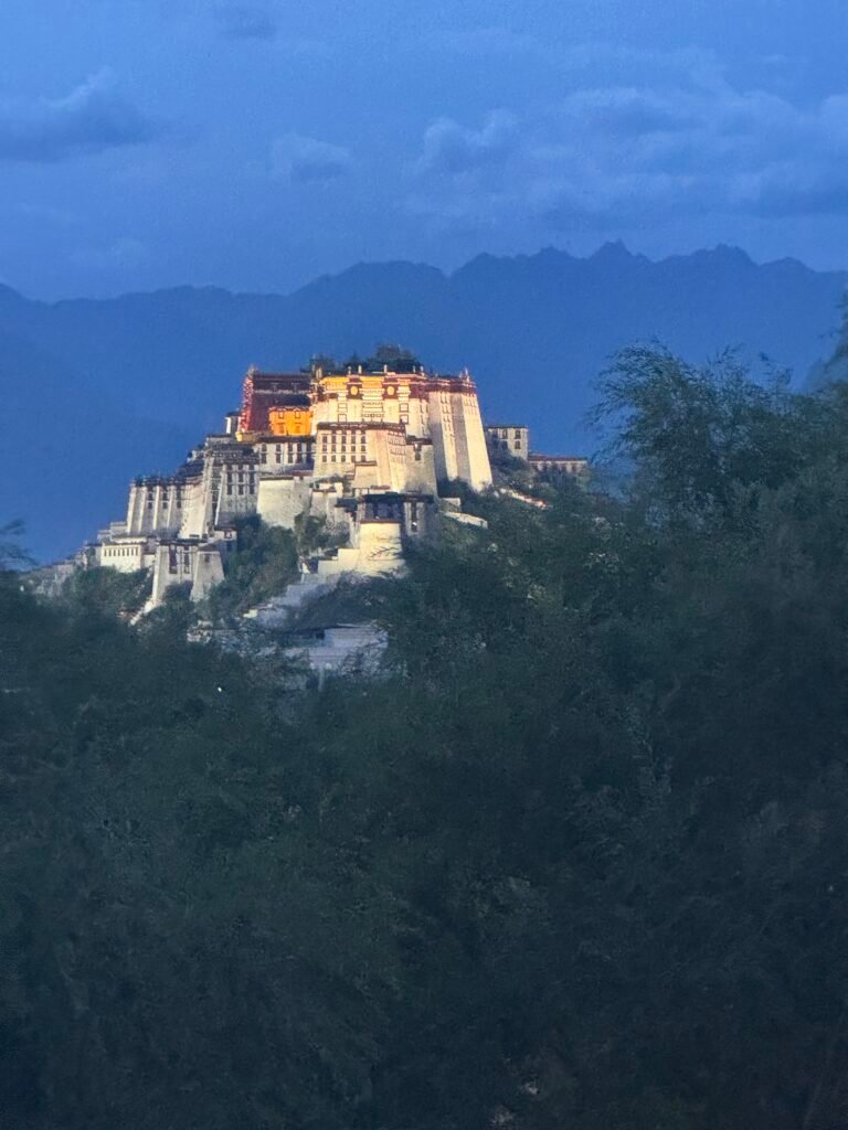 Dia 10 · (19 de out de 2027): Lhasa